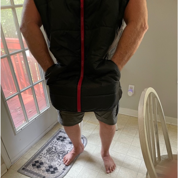 Enyoce Sean Combs Co. 5X Zipper Puffer/Wind breaker Vest. Black with Red zipper. - Picture 4 of 7